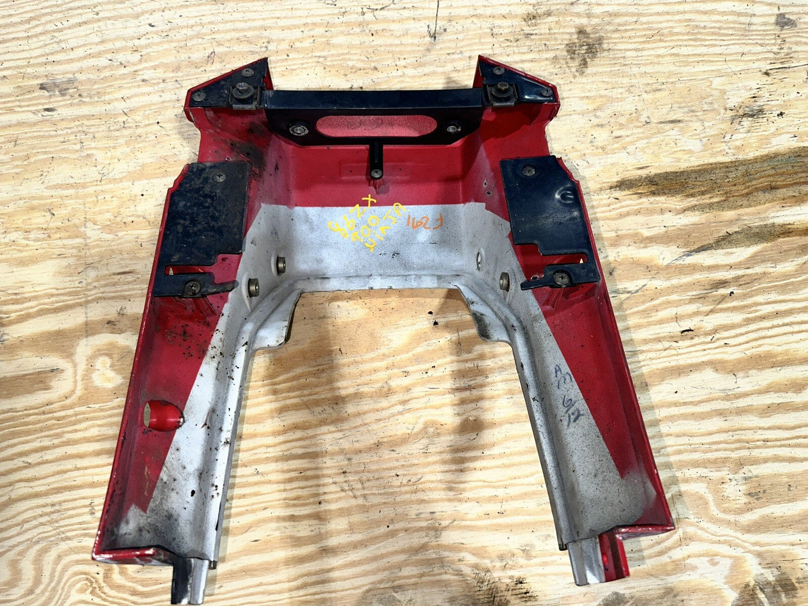 1984-86 KAWASAKI ZX900 NINJA REAR TAIL FAIRING COWL PLASTIC 14025-1826