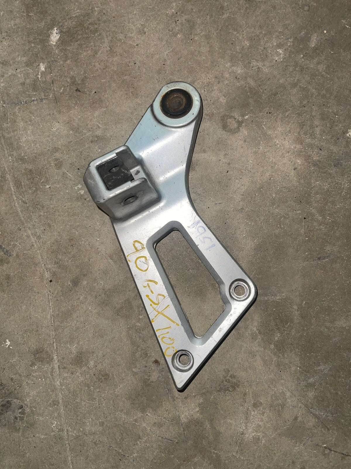 90 Suzuki Katana 1100 GSX1100F Rear Right Passenger Foot Peg Rest Mount Bracket