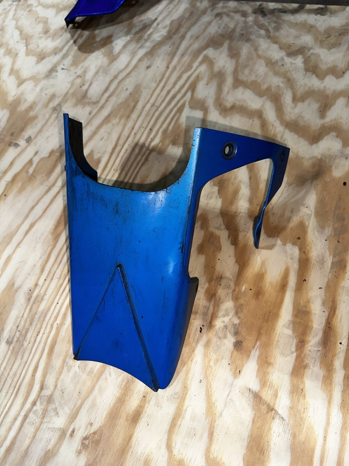 91 92 GSXR1100 LEFT REAR BACK TAIL FAIRING UNDERTAIL COWL PLASTIC BAD TABS