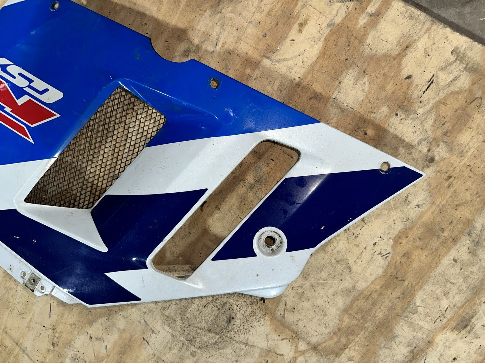 91 - 92  Suzuki GSXR 750  Right Side Mid Fairing Cowling 94431-17D02