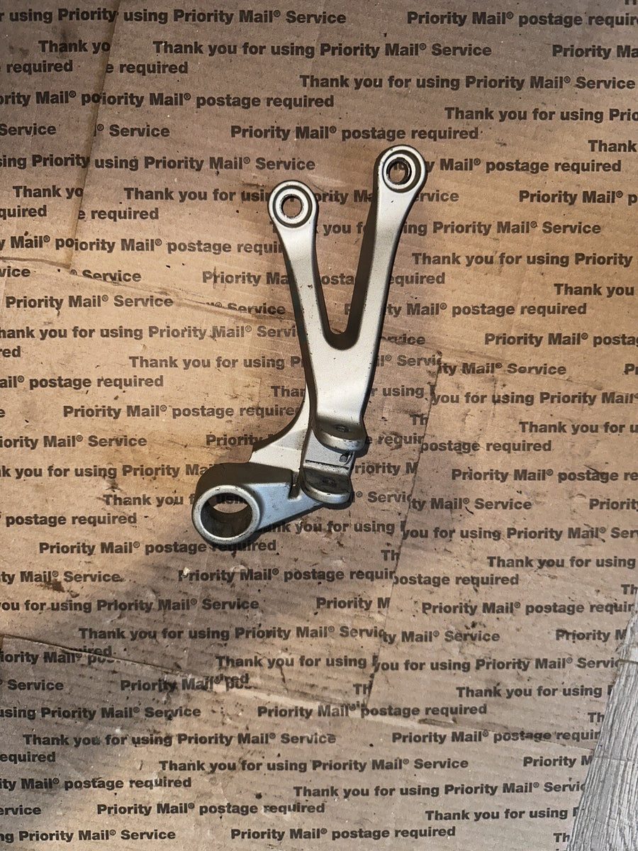 KAWASAKI OEM RIGHT REAR PEG BRACKET 2000-02 KAWASAKI NINJA ZX-6R