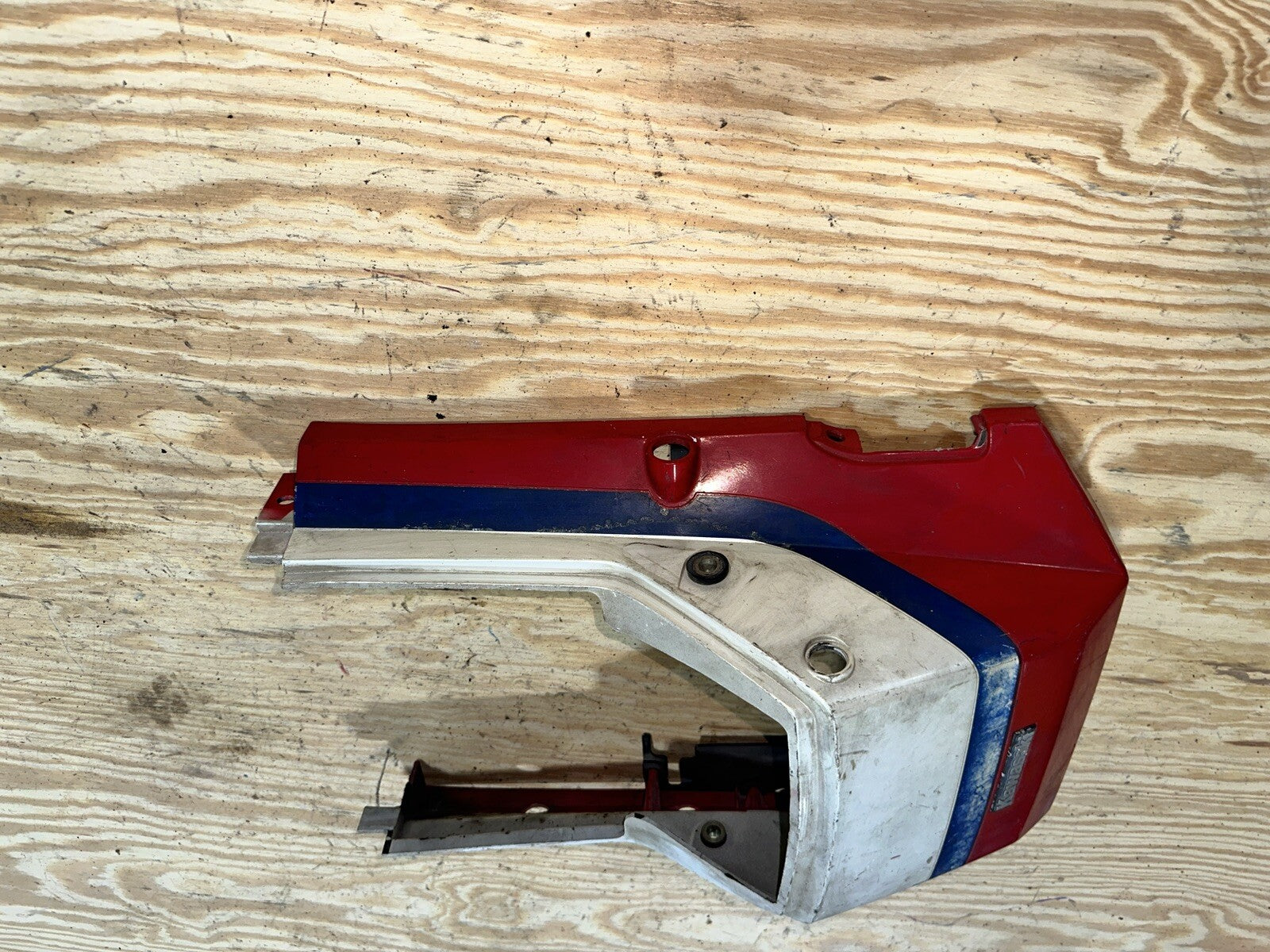 1984-86 KAWASAKI ZX900 NINJA REAR TAIL FAIRING COWL PLASTIC 14025-1826