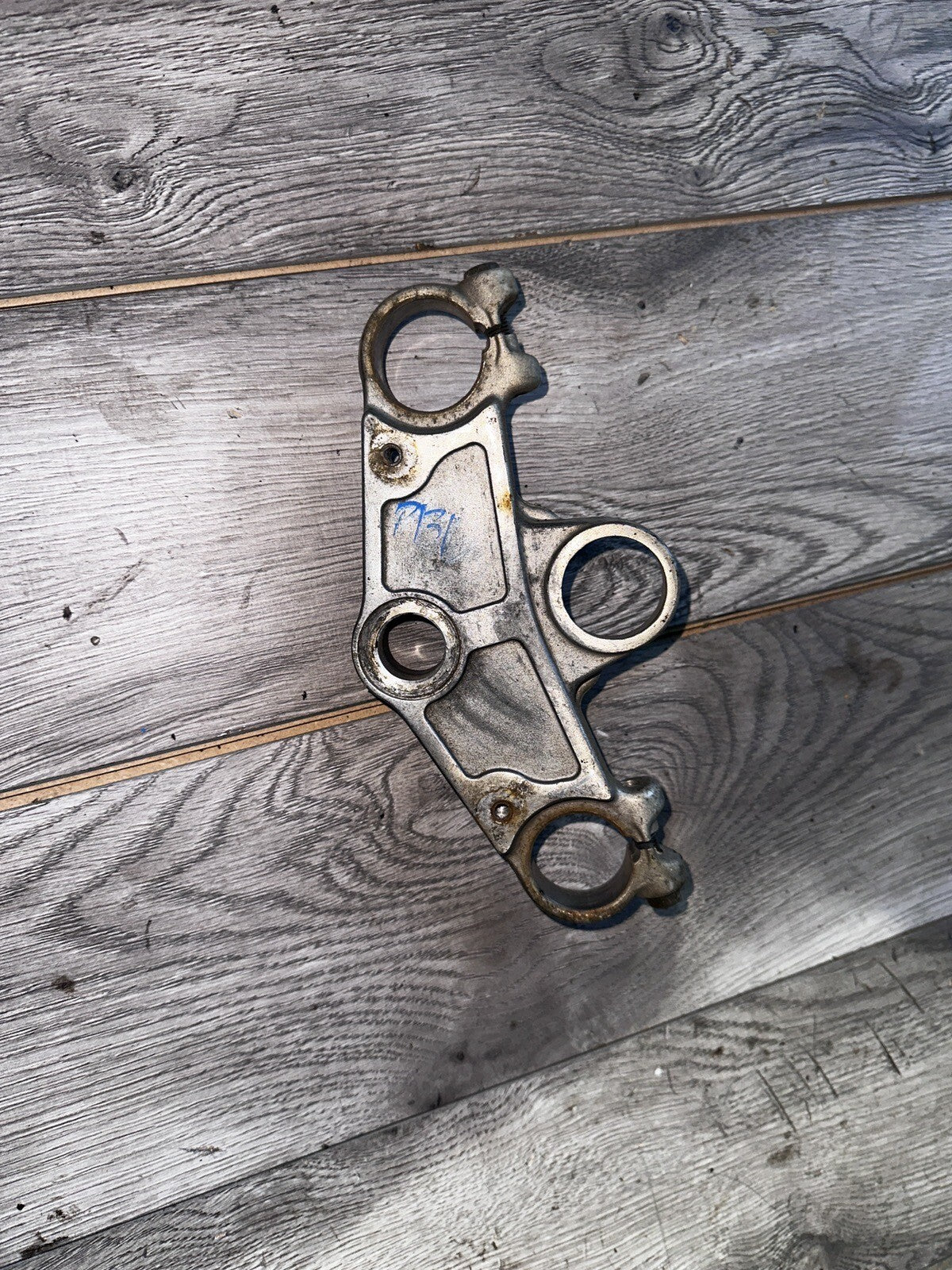 86 87 88 1986-1988 Yamaha FZ600 upper top triple tree fork clamp