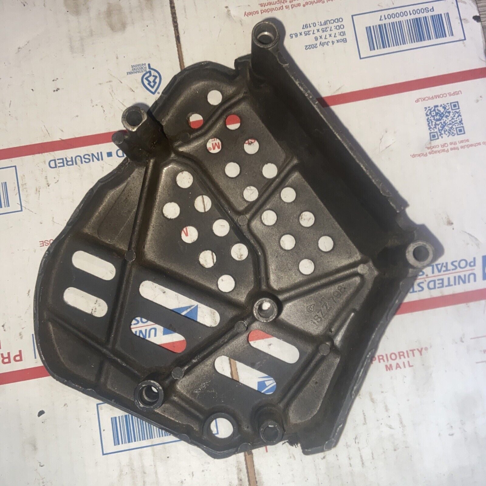 91 Suzuki GSX-R GSXR 750 GSXR750 front sprocket cover guard