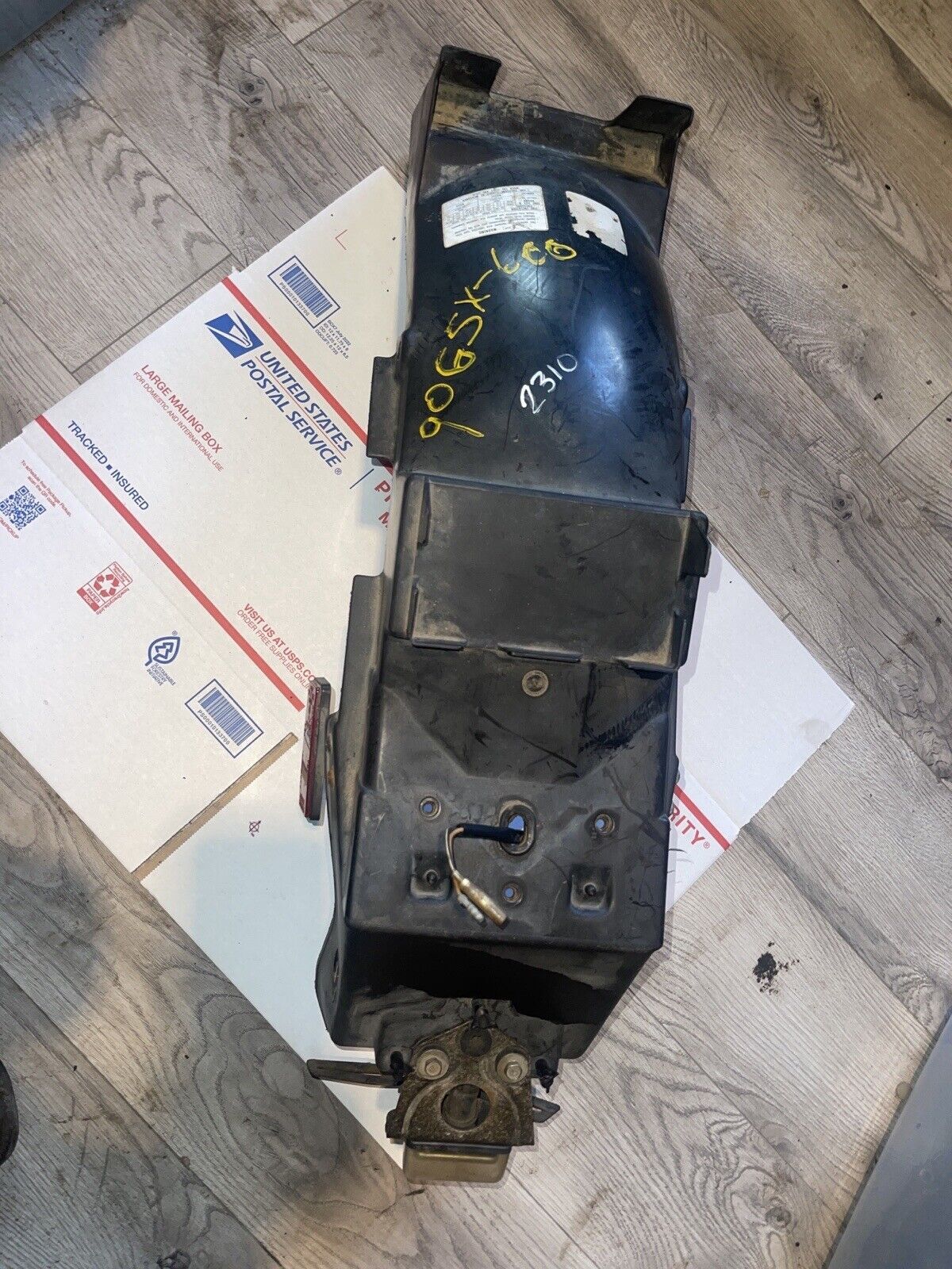 90 gsxr 600 battery tray