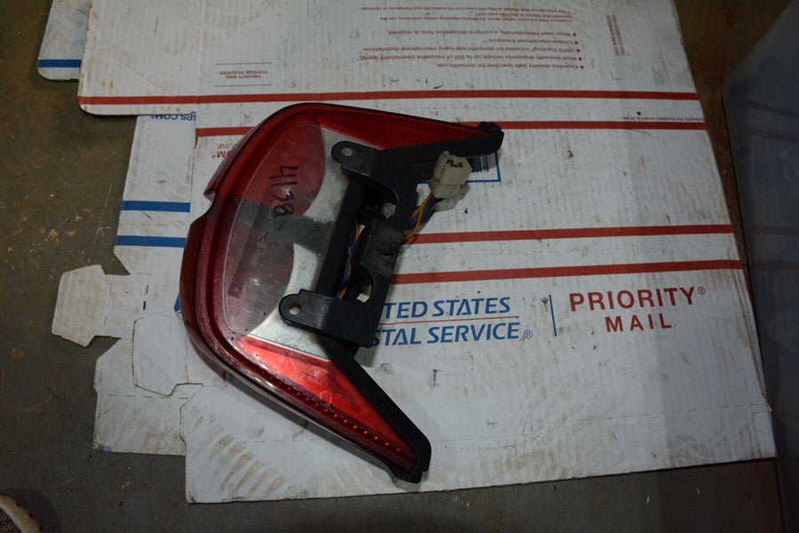 1999 Yamaha YZF R6 YZF-R6 99 00 01 02 rear back tail light taillight housing oem