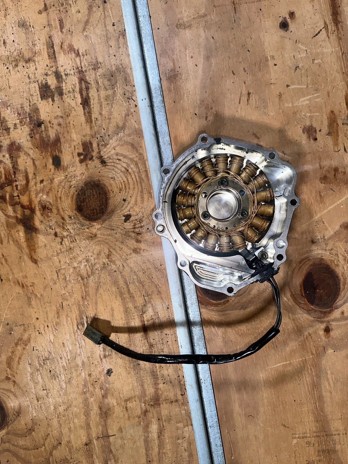 2004 2005 For SUZUKI GSXR 750 OEM STATOR COVER MAGNETO ALTERNATOR VORTEX