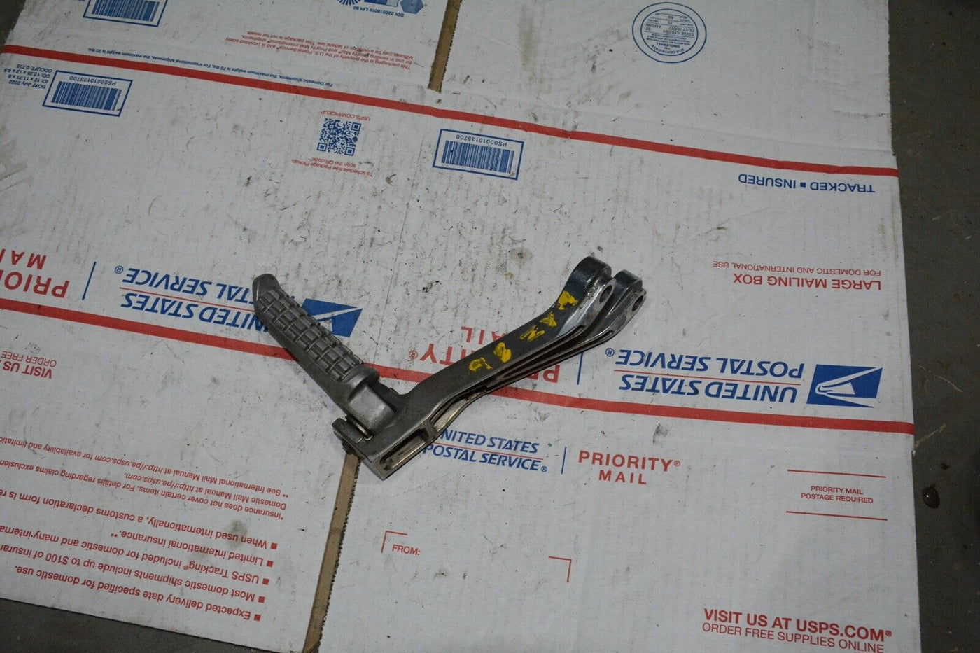 98-02 Kawasaki Ninja ZX6R ZX600 ZX900 ZX9R Left Rear Passenger Foot Rest Peg