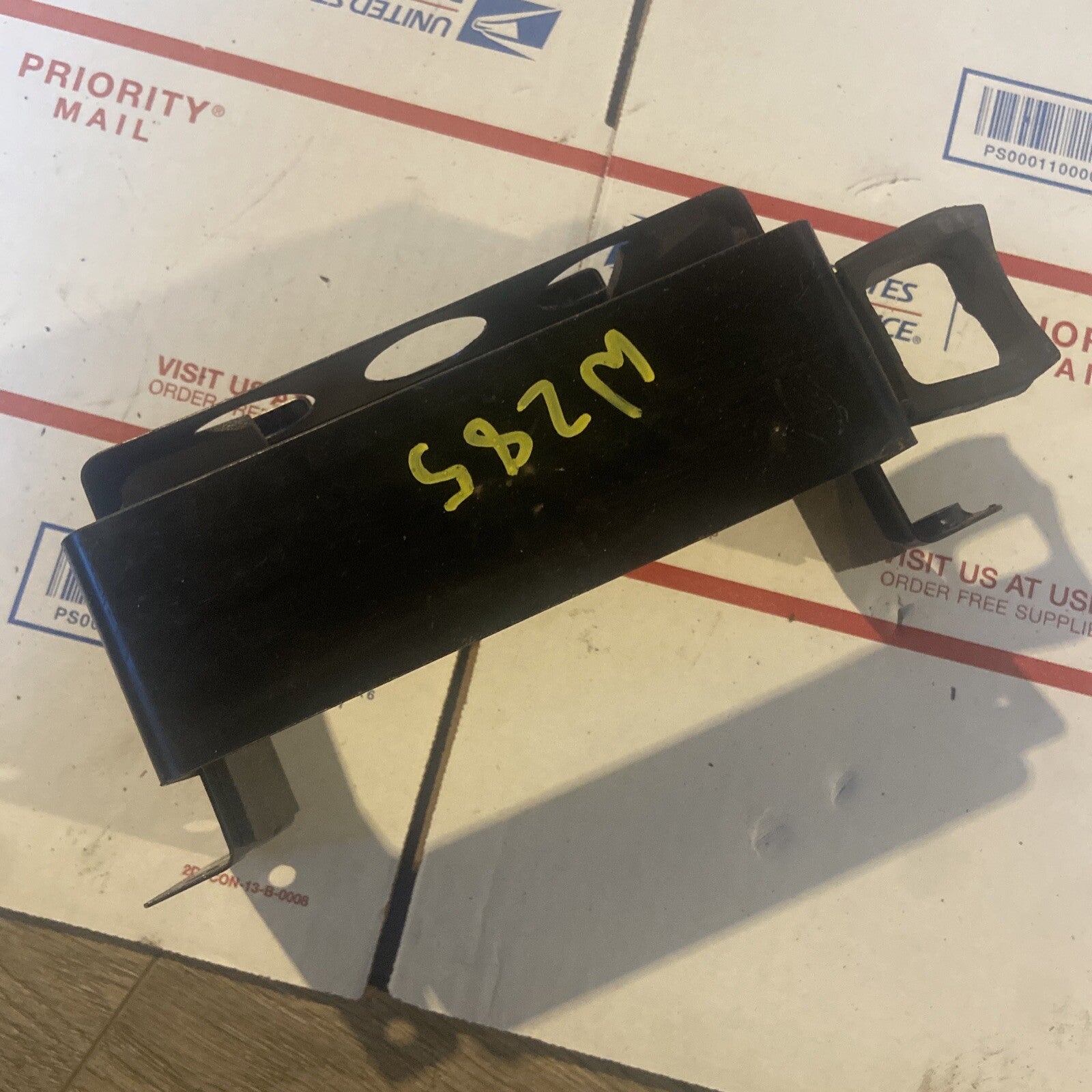 1994 SUZUKI RF900 RF 900 BATTERY BOX TRAY HOLDER
