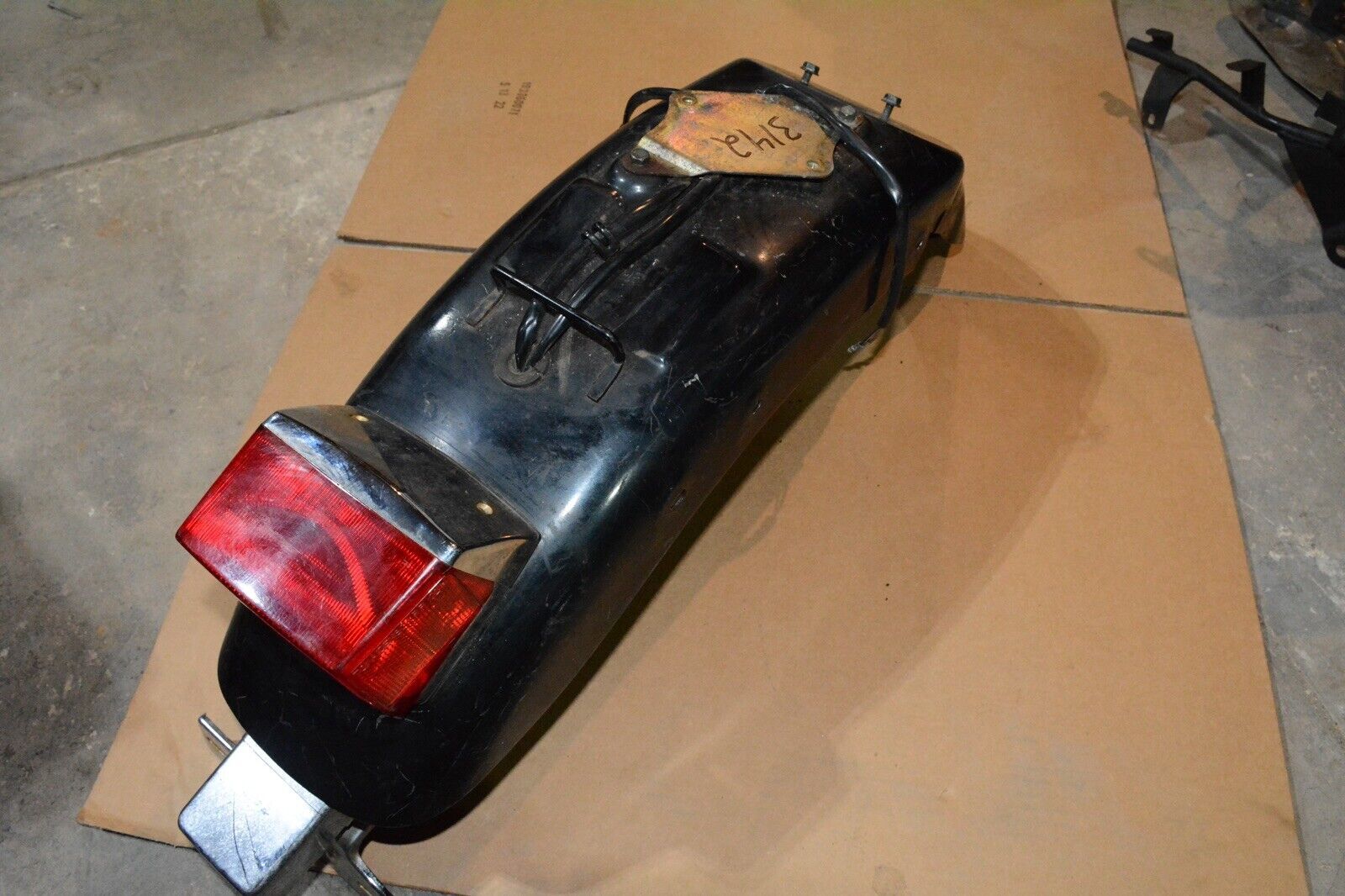 1987 HONDA SHADOW 700 VT700C REAR FENDER MUD GUARD 80100-MK7-000ZD 