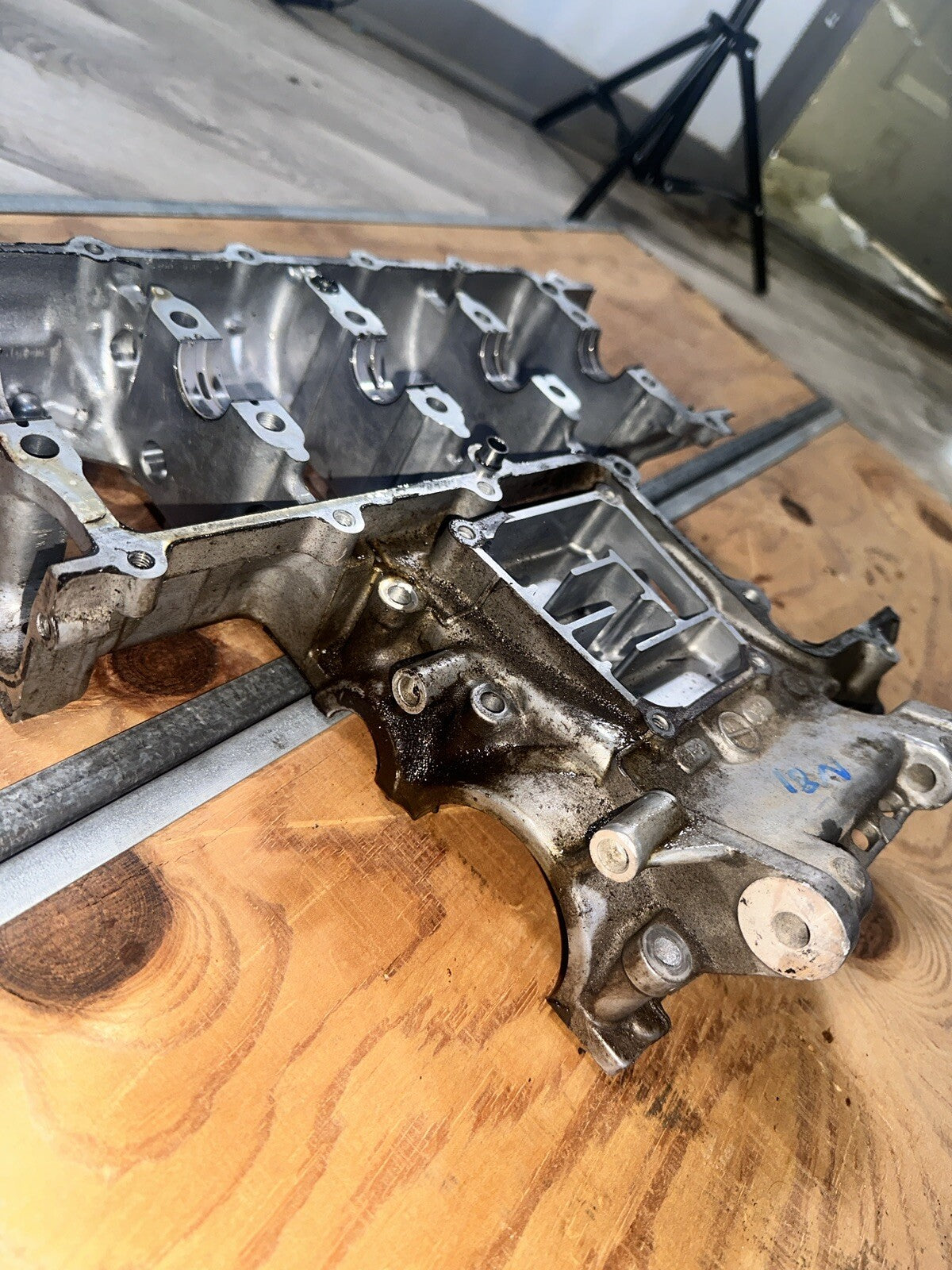 02 SUZUKI GSX-R 600 ENGINE MOTOR BLOCK CASING #2 CASE CASES LOWER MIDDLE CASE