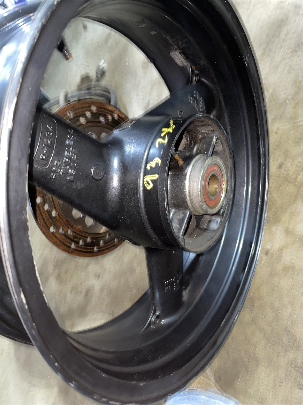 KAWASAKI 93 ZX 7 ZX7 L REAR WHEEL RIM MAG OEM 