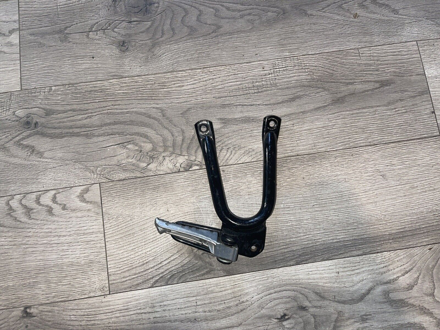 89-99Yamaha FZR600 Right Rear Foot Peg