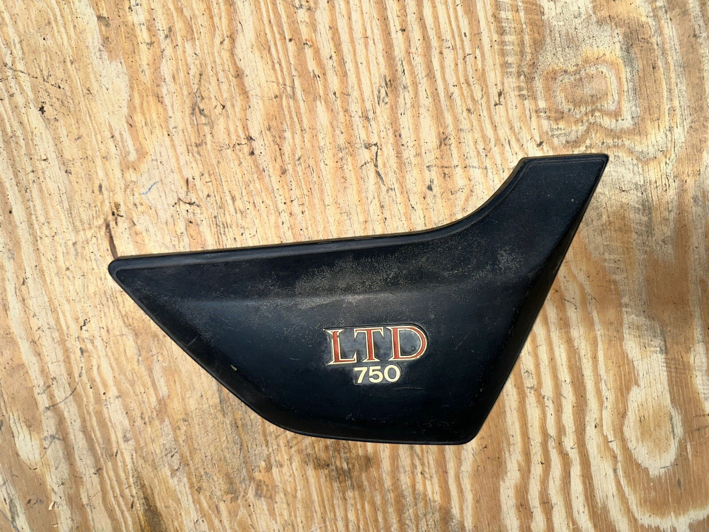 Kawasaki LTD 750 Right Side Cover  Part# 26001-1136 KZ  KZ750LTD KZ750 PANEL