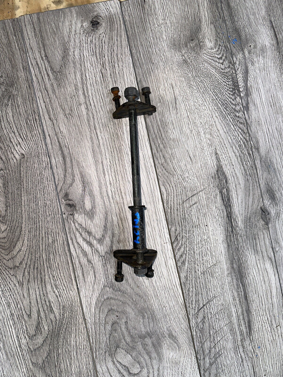 1983 Suzuki Gs 1100e Engine Bolt And Brackets