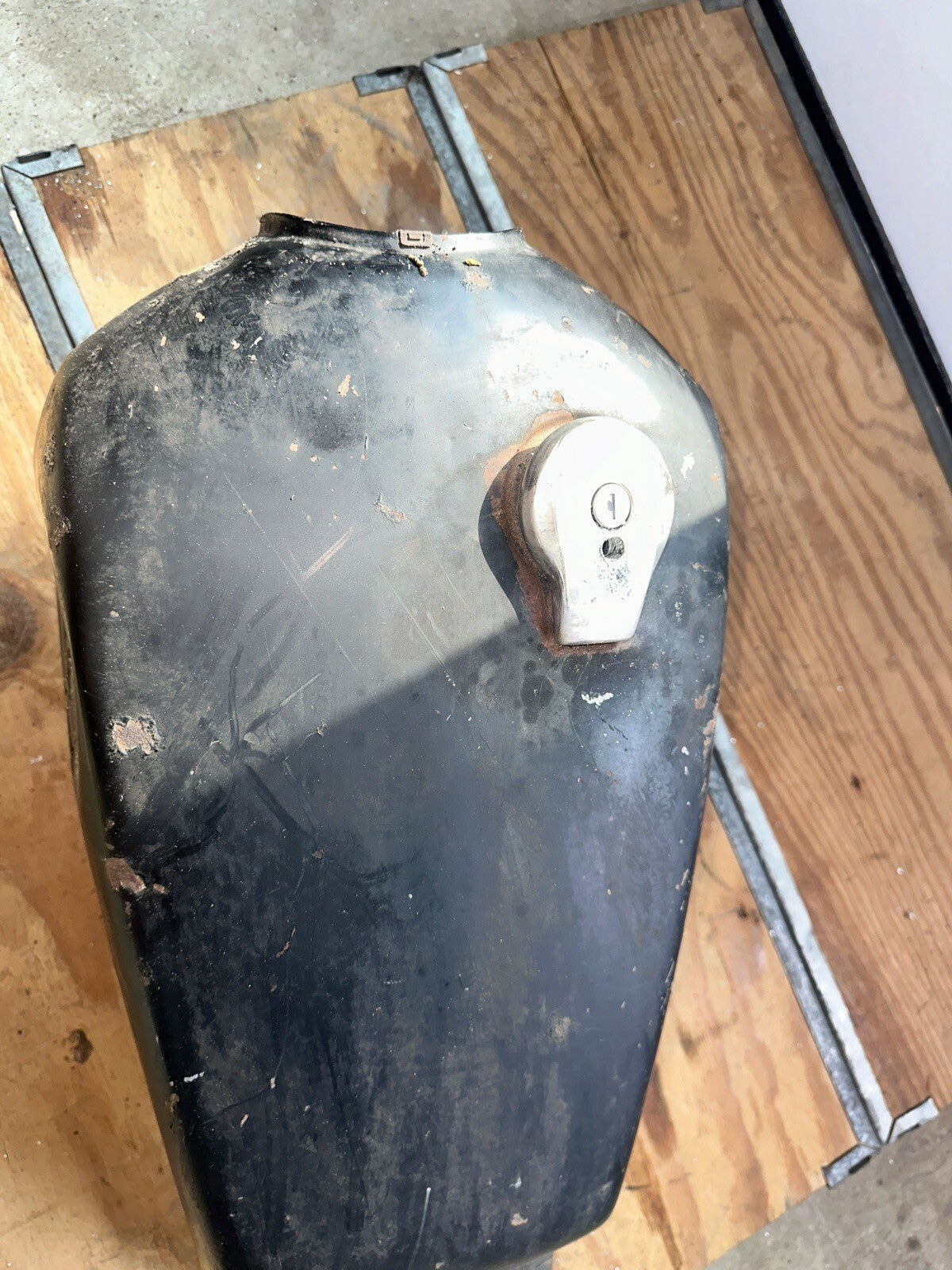 1982 Yamaha XV920 Virago Gas Tank Fuel Cell Petrol Reservoir OEM