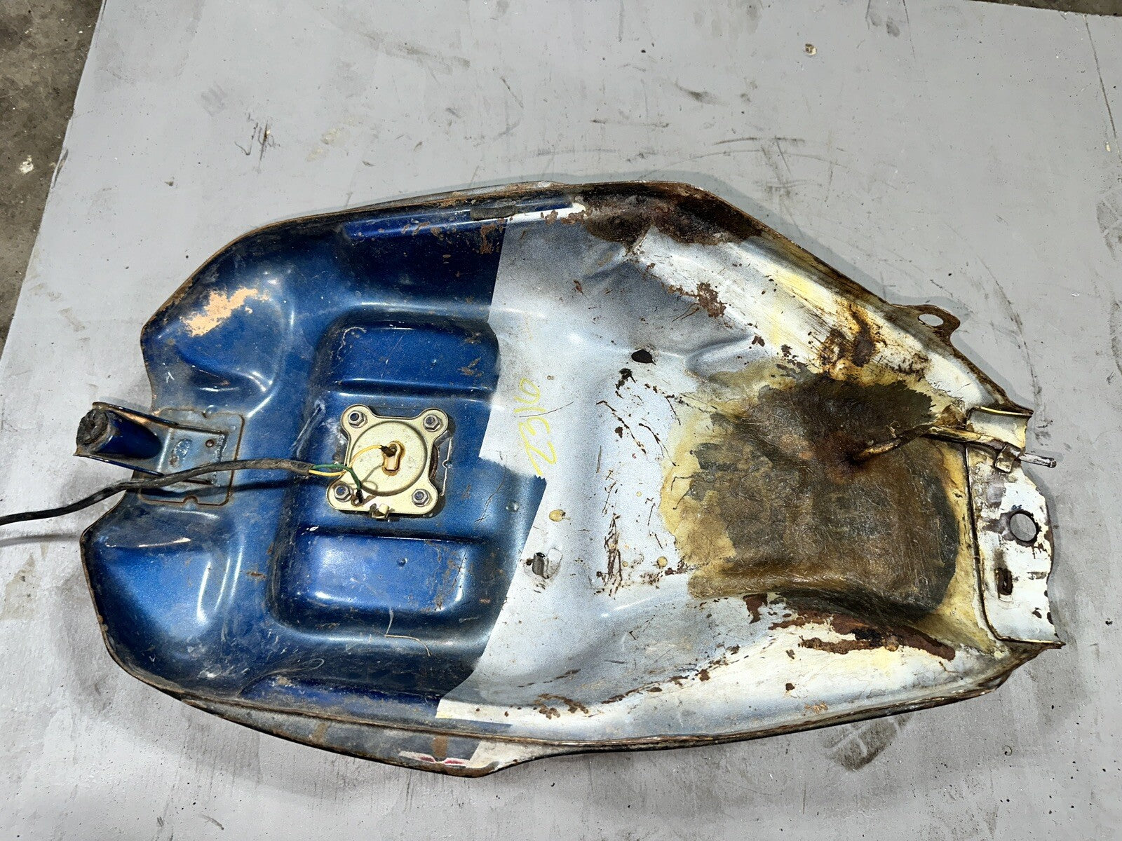 84 HONDA INTERCEPTOR 750 VF750F GAS TANK FUEL PETROL RESERVOIR
