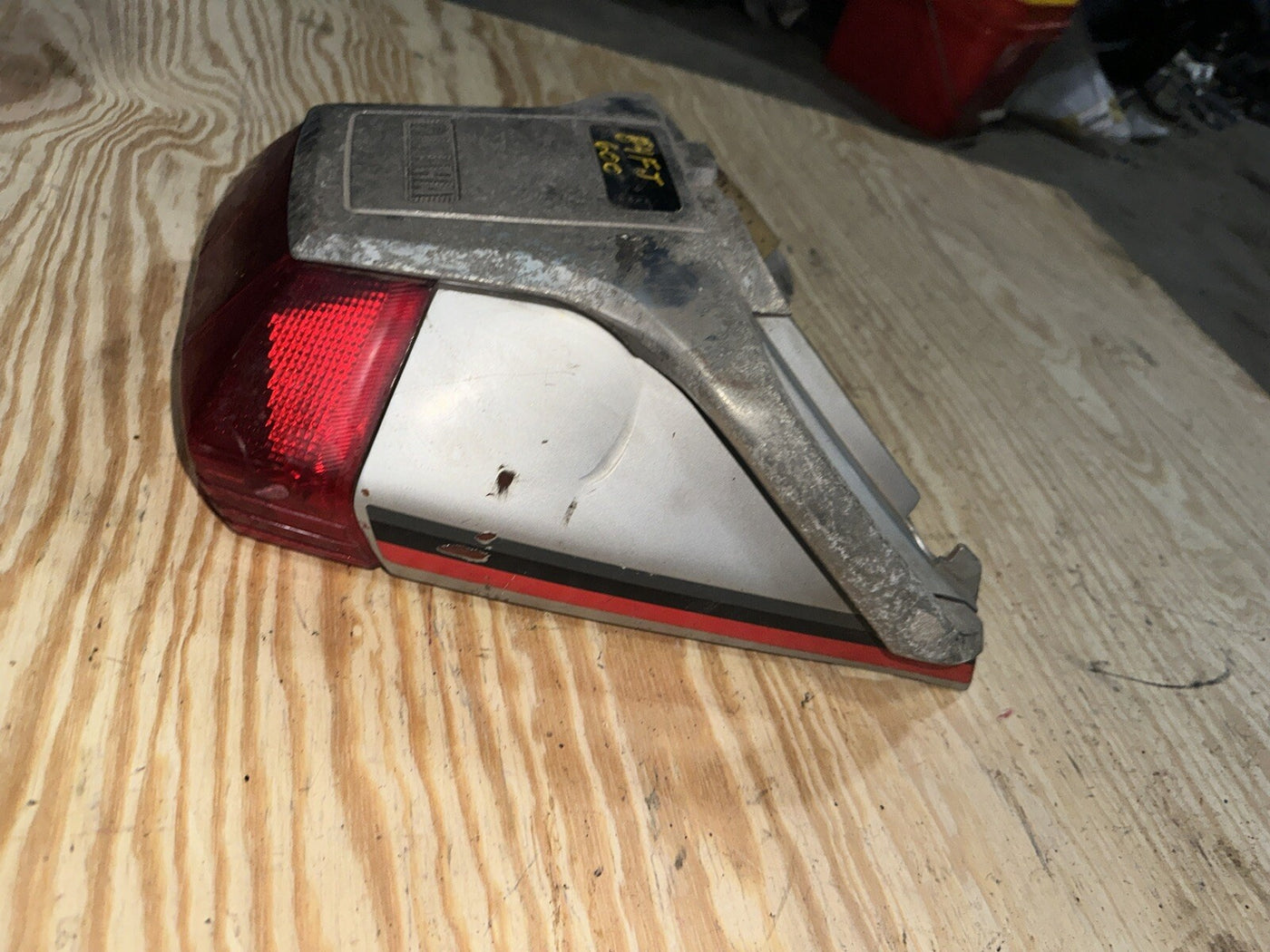Yamaha XJ 600 - Rear Grab Handle Rack + Tail Light & Surround Panel Fairing