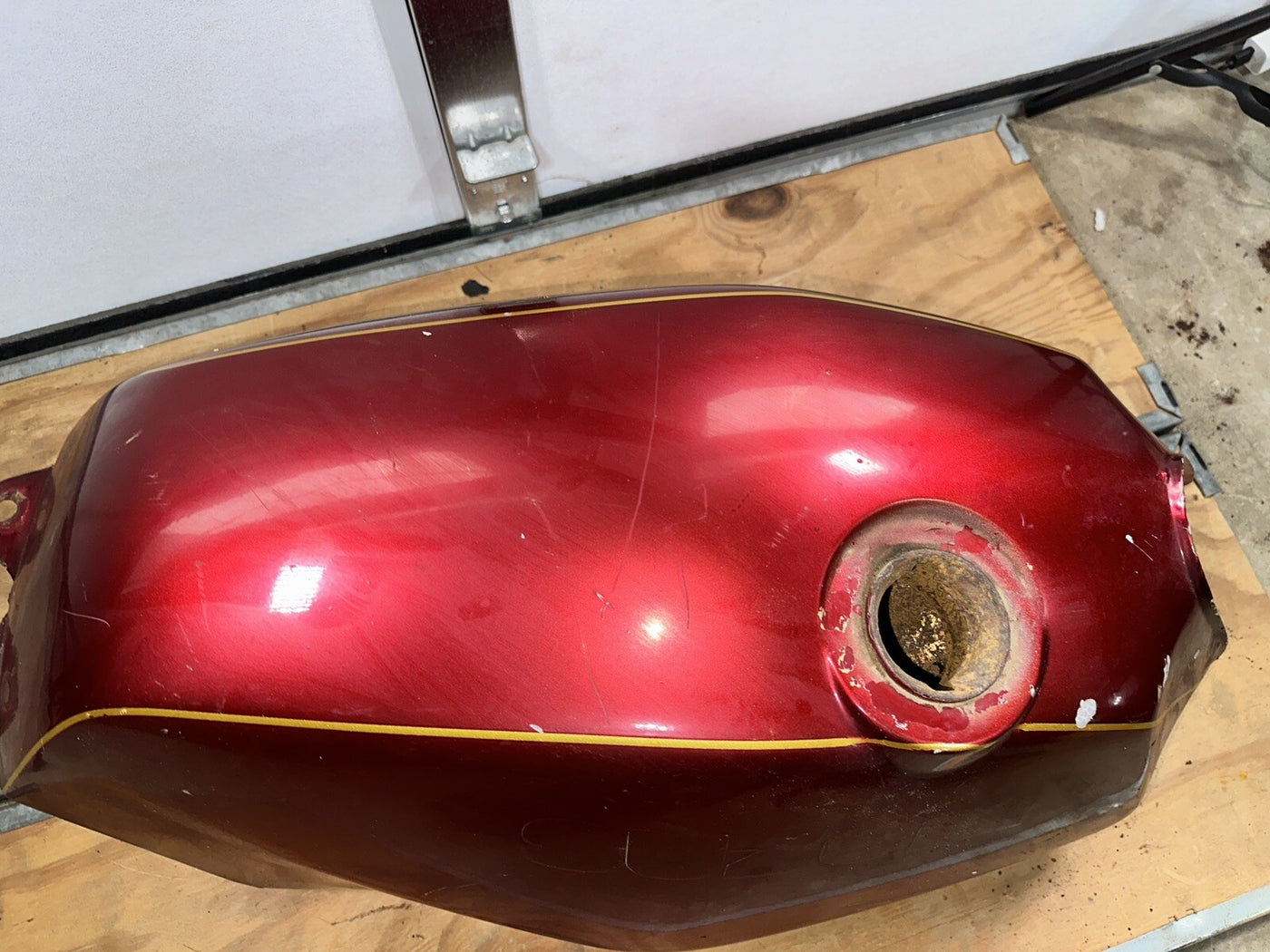 1982 Suzuki GS1100E Fuel Tank GS1100 E GS 1100 E GAS