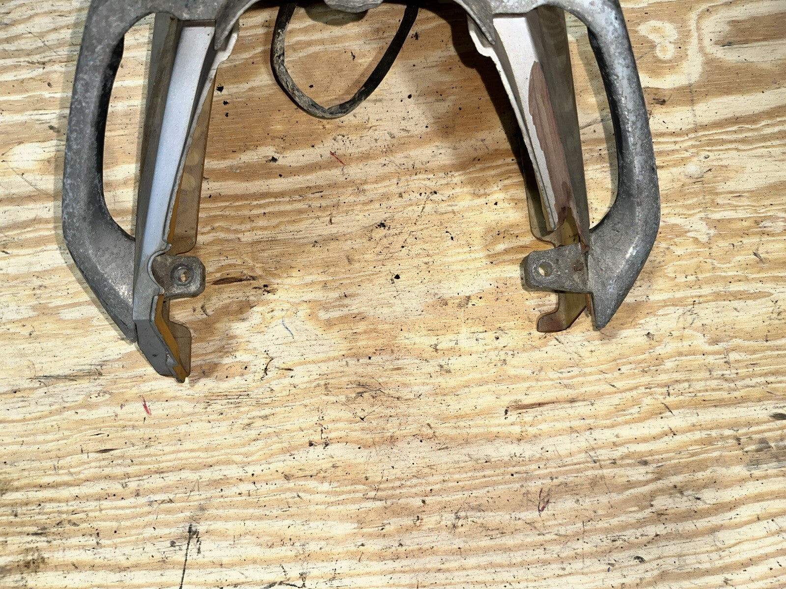Yamaha XJ 600 - Rear Grab Handle Rack + Tail Light & Surround Panel Fairing