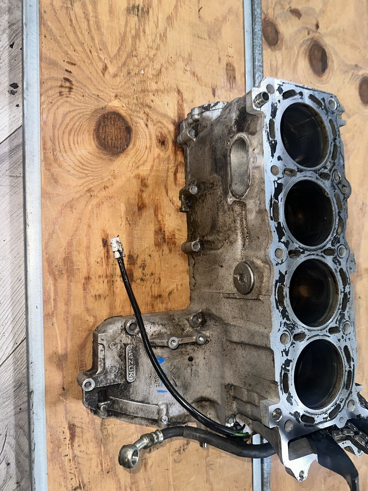 01 SUZUKI GSX-R 600 CYLINDER JUGS WALL CASING BLOCK MOTOR ENGINE GSXR GSX R