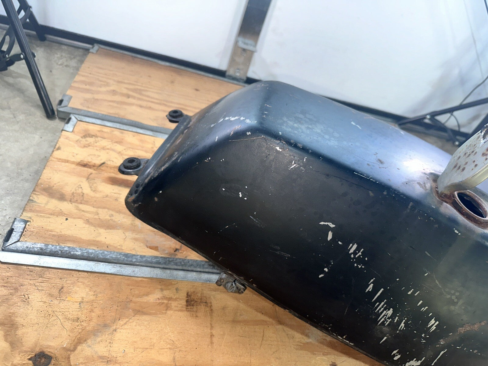 1976 1977 Yamaha XS500 XS 500 OEM Fuel Gas Tank 1A8-24110-01-09