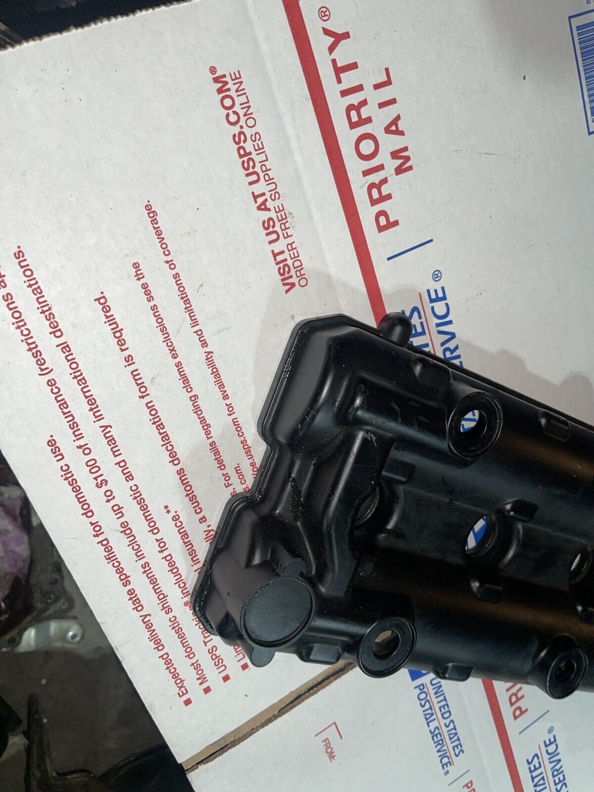 CYLINDER HEAD VALVE COVER 97 98 99 00 GSXR600 96-99 GSXR750 1997 1998 1999 2000
