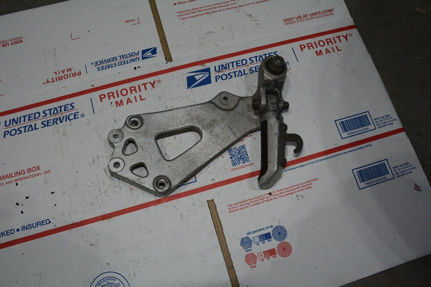 91-92 SUZUKI GSXR1100 GSXR 1100M REAR BACK PASSENGER PEG