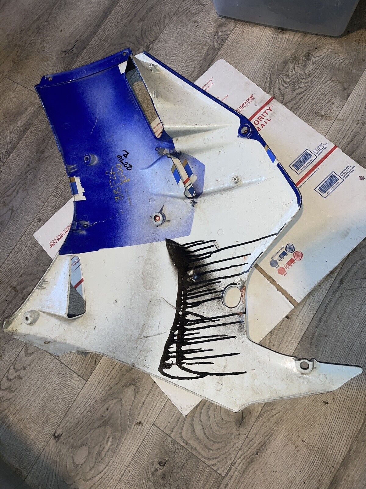 1987 1988 yamaha FZR1000 right fairing cowl plastic side cover body  88 FZR750