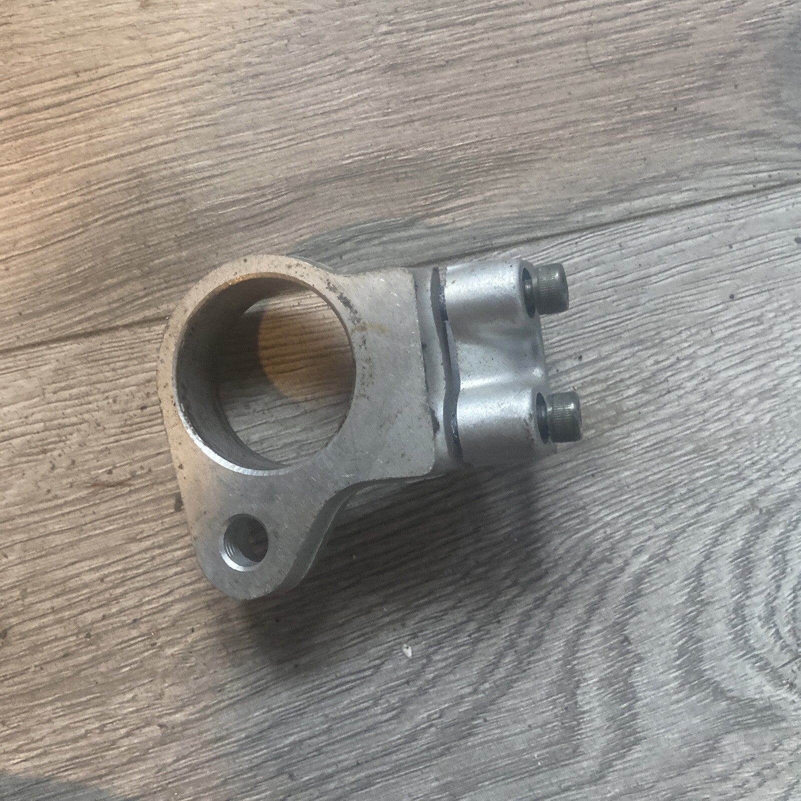 94 SUZUKI GSX 600 F KATANA RIGHT HANDLE BAR CLAMP GSX600