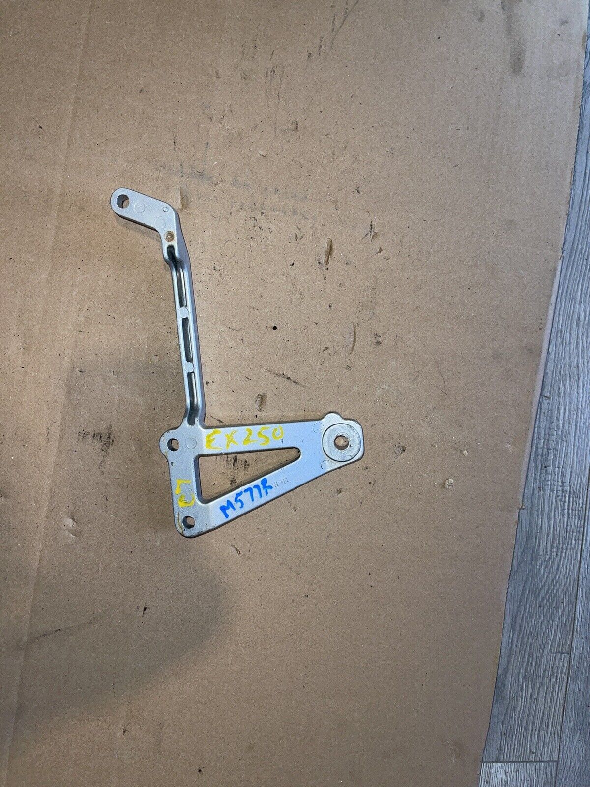 2007 Kawasaki Ninja EX250 F RIGHT REAR FOOT PEG BRACKET MOUNT OEM 