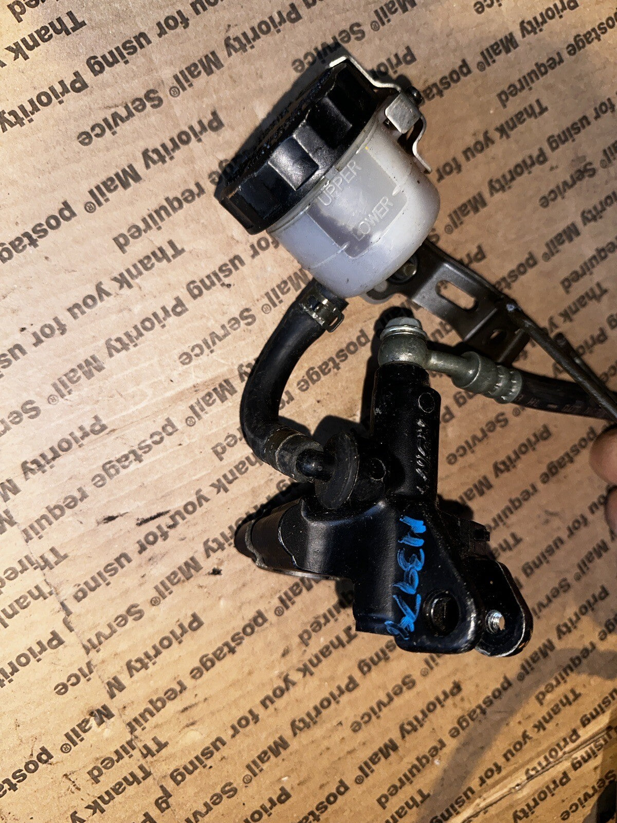 KAWASAKI ZX600 J ZX6 NINJA RIGHT FRONT BRAKE CALIPER ASSEMBLY 43041-1821-GZ