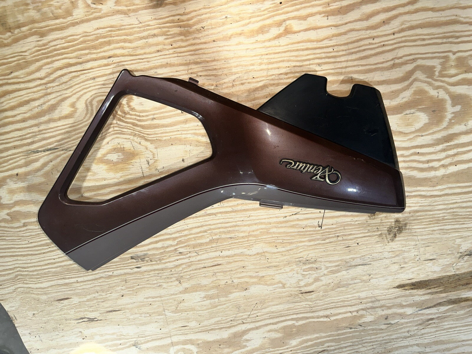 83-85 YAMAHA VENTURE ROYALE XVZ1200D RIGHT MID SIDE FAIRING COWL PLASTIC COVER