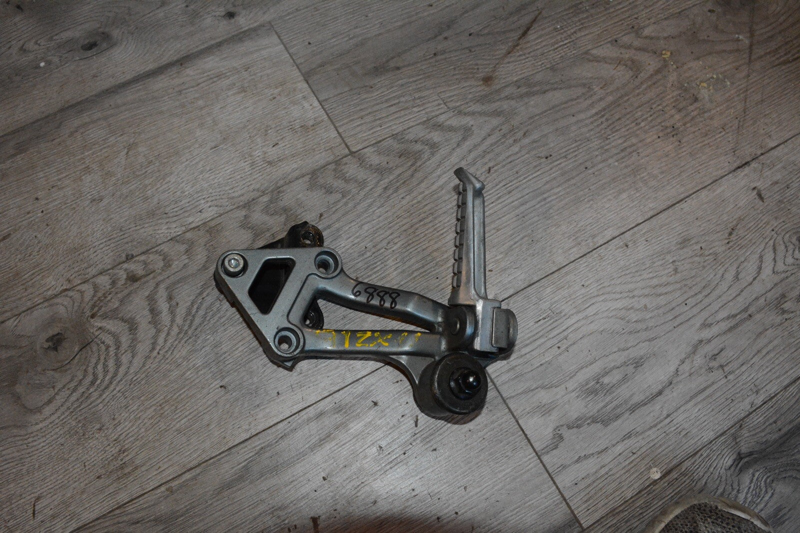1990-1993 kawasaki zx11 rear peg
