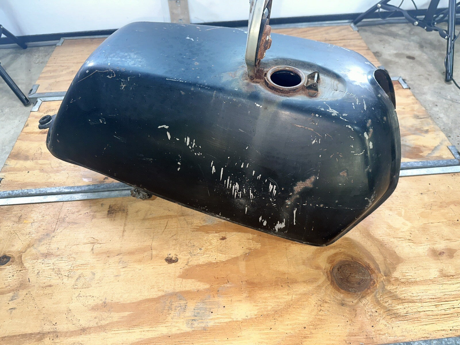 1976 1977 Yamaha XS500 XS 500 OEM Fuel Gas Tank 1A8-24110-01-09