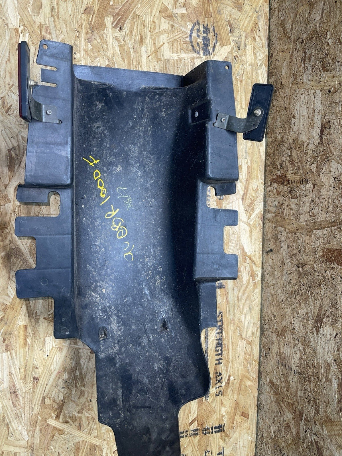 90 91 Honda CBR1000F Hurricane Rear Wheel Fender Hugger