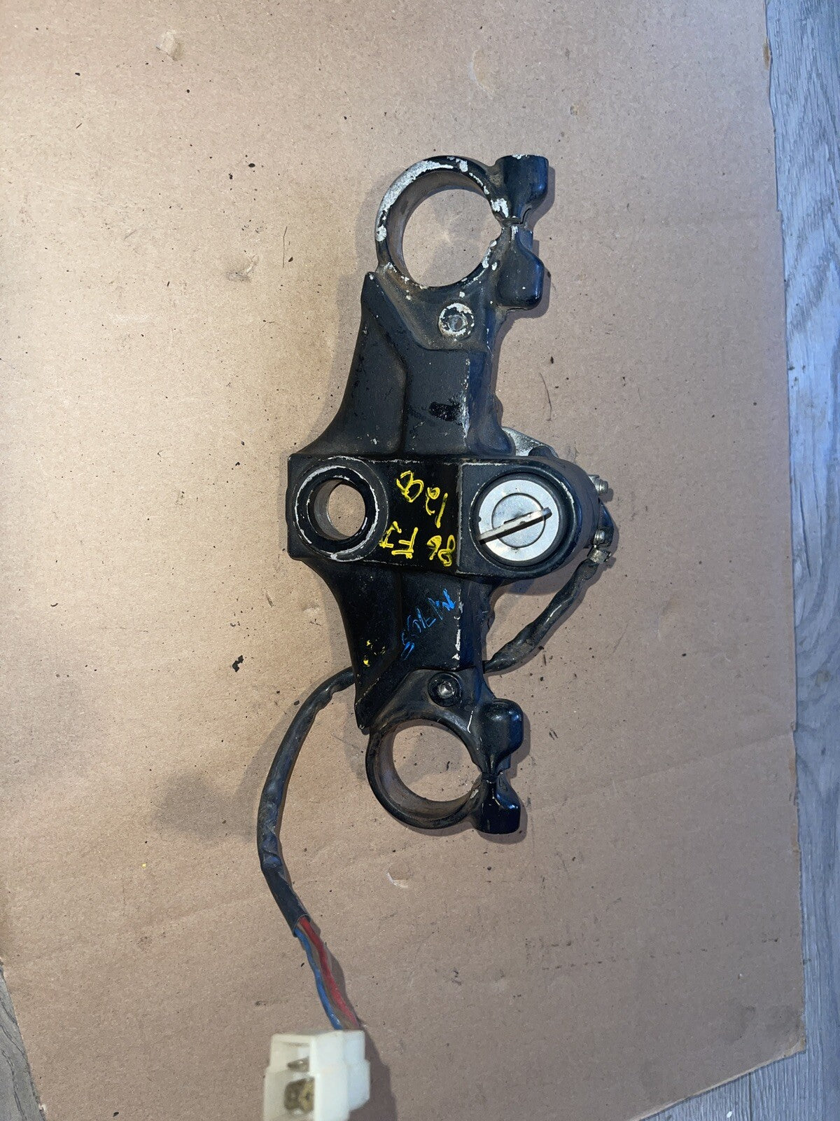 YAMAHA FJ1200 FJ 1200 UPPER TRIPLE TREE Ignition Switch