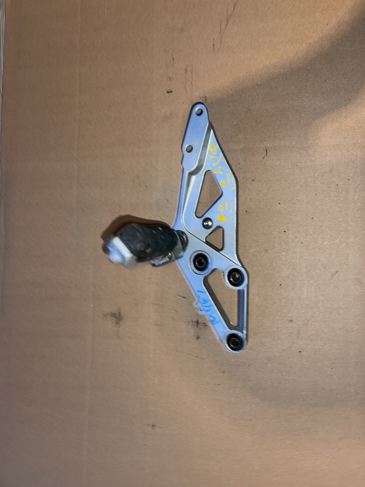93 Suzuki GSXR750 GSX R750 GSXR 750 Front Right Foot Peg Rest Mount Bracket