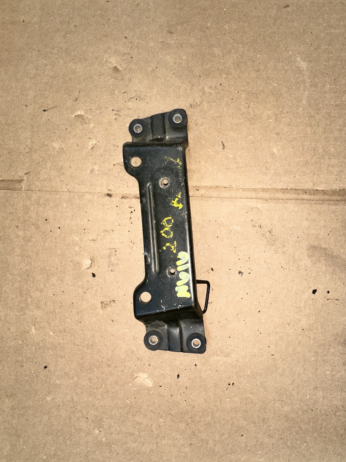 97 Suzuki GSF 1200 GSF1200 S Bandit gas fuel tank mount bracket