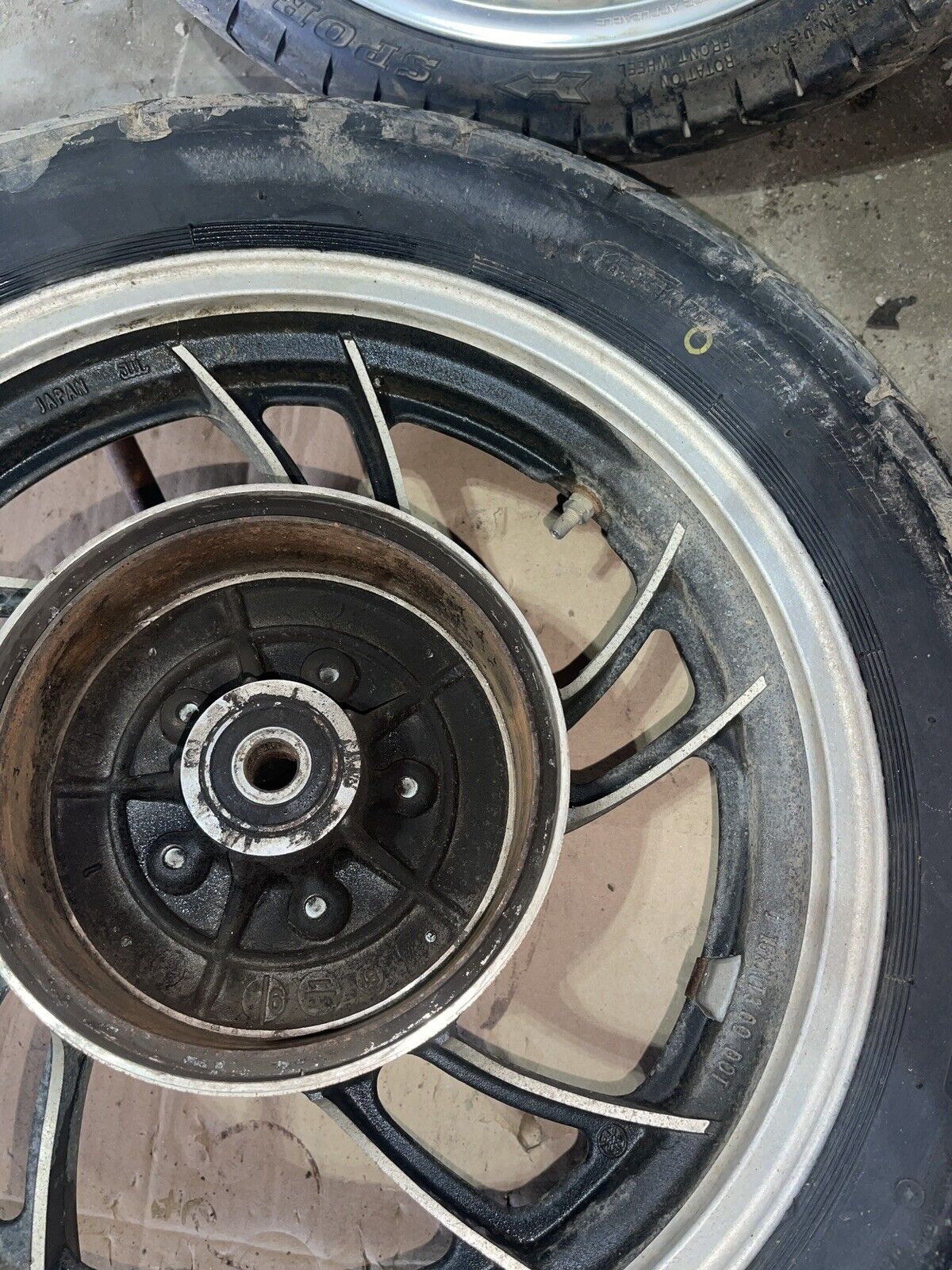 82 Yamaha XV 920 XV920 Virago rear back wheel rim straight