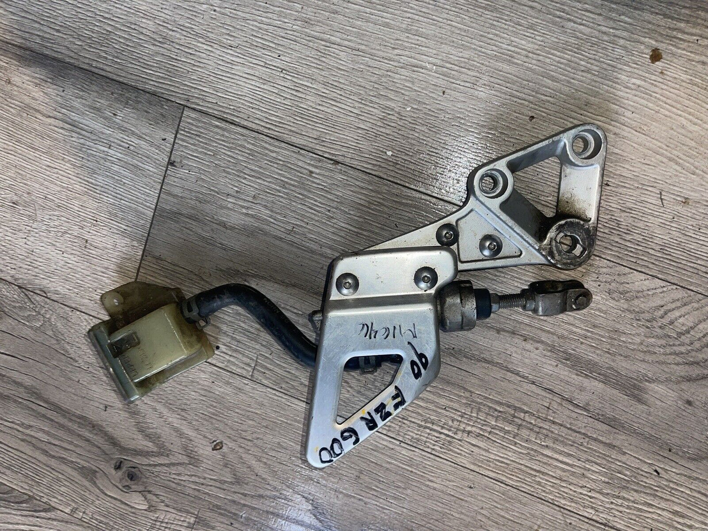 1991 Yamaha Fzr600r Rear Brake Pedal Master Cylinder Reservoir Right Rearset Peg