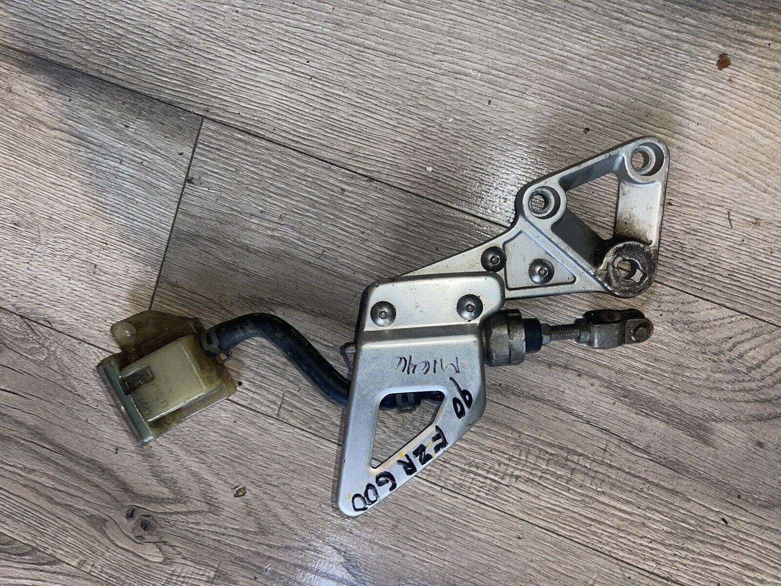 1991 Yamaha Fzr600r Rear Brake Pedal Master Cylinder Reservoir Right Rearset Peg