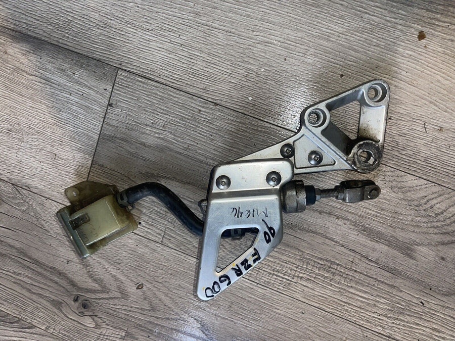 1991 Yamaha Fzr600r Rear Brake Pedal Master Cylinder Reservoir Right Rearset Peg