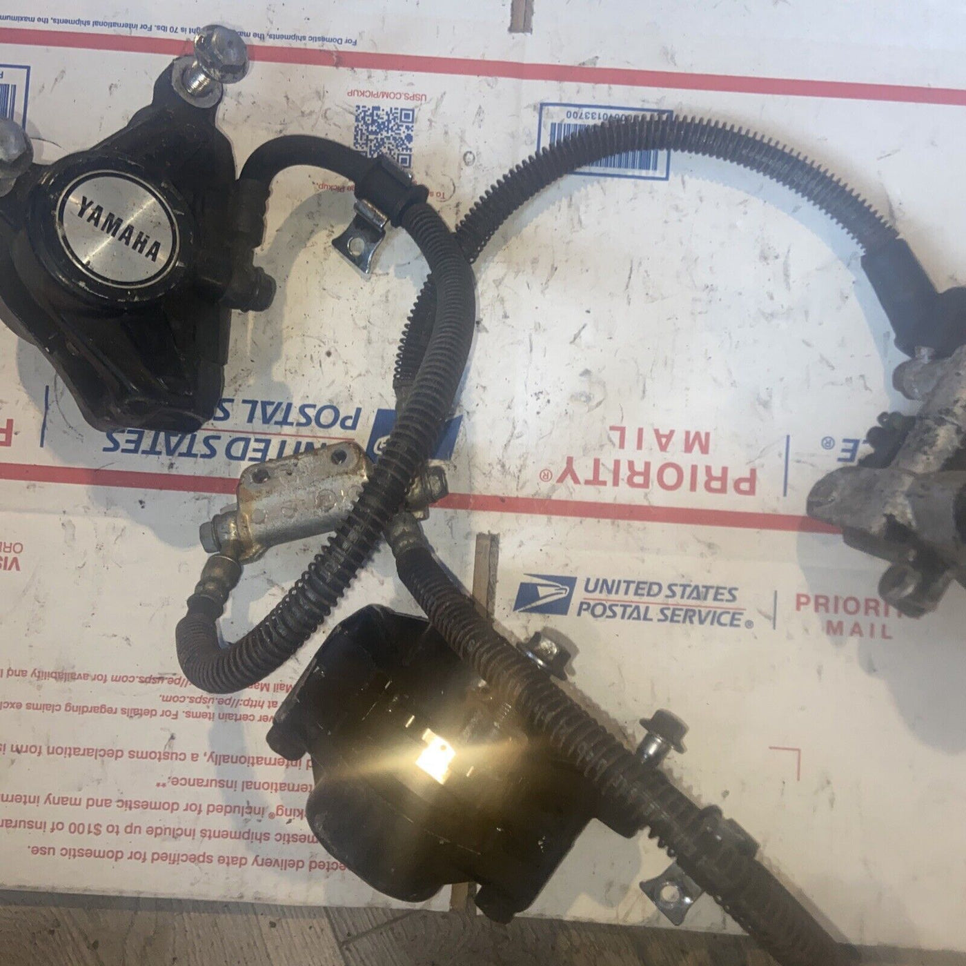 YAMAHA FZ750 BRAKE CALIPER SET PAIR CALIPERS