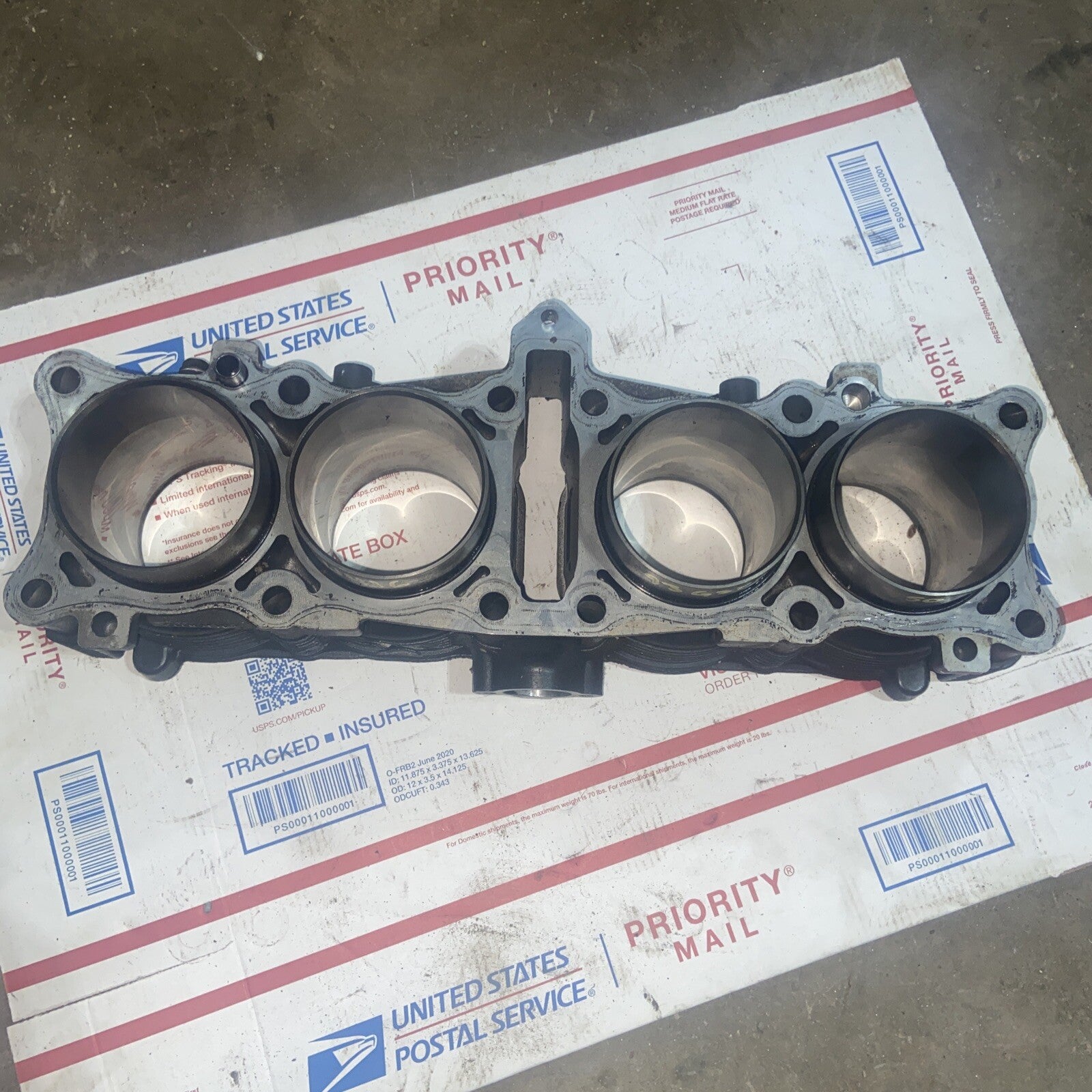 1993 Suzuki GSXR750 ENGINE MOTOR PISTON CYLINDERS BLOCK JUG