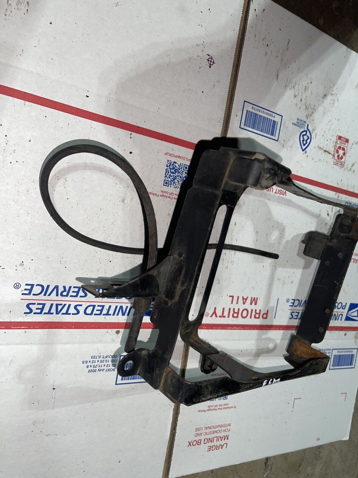 1984 Honda Goldwing 1200 GL1200 BATTERY TRAY BOX HOLDER BRACKET MOUNT GL 84