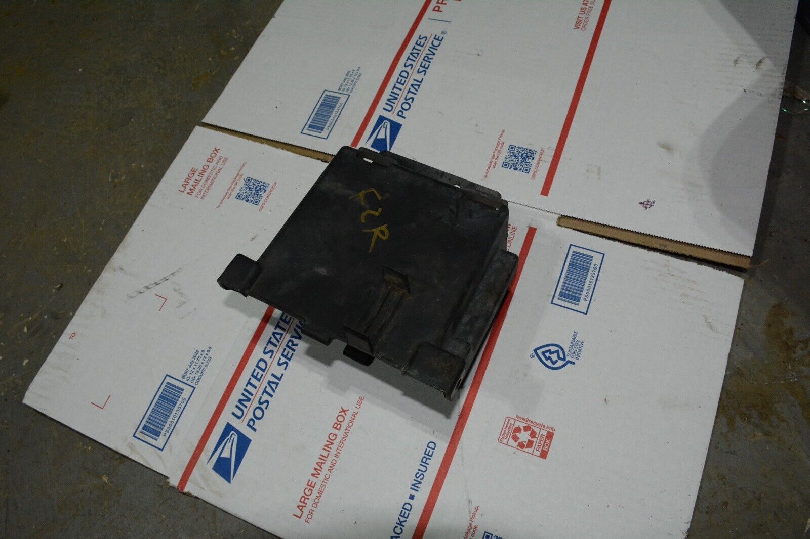 YAMAHA FZR600 BATTERY BOX 1990 