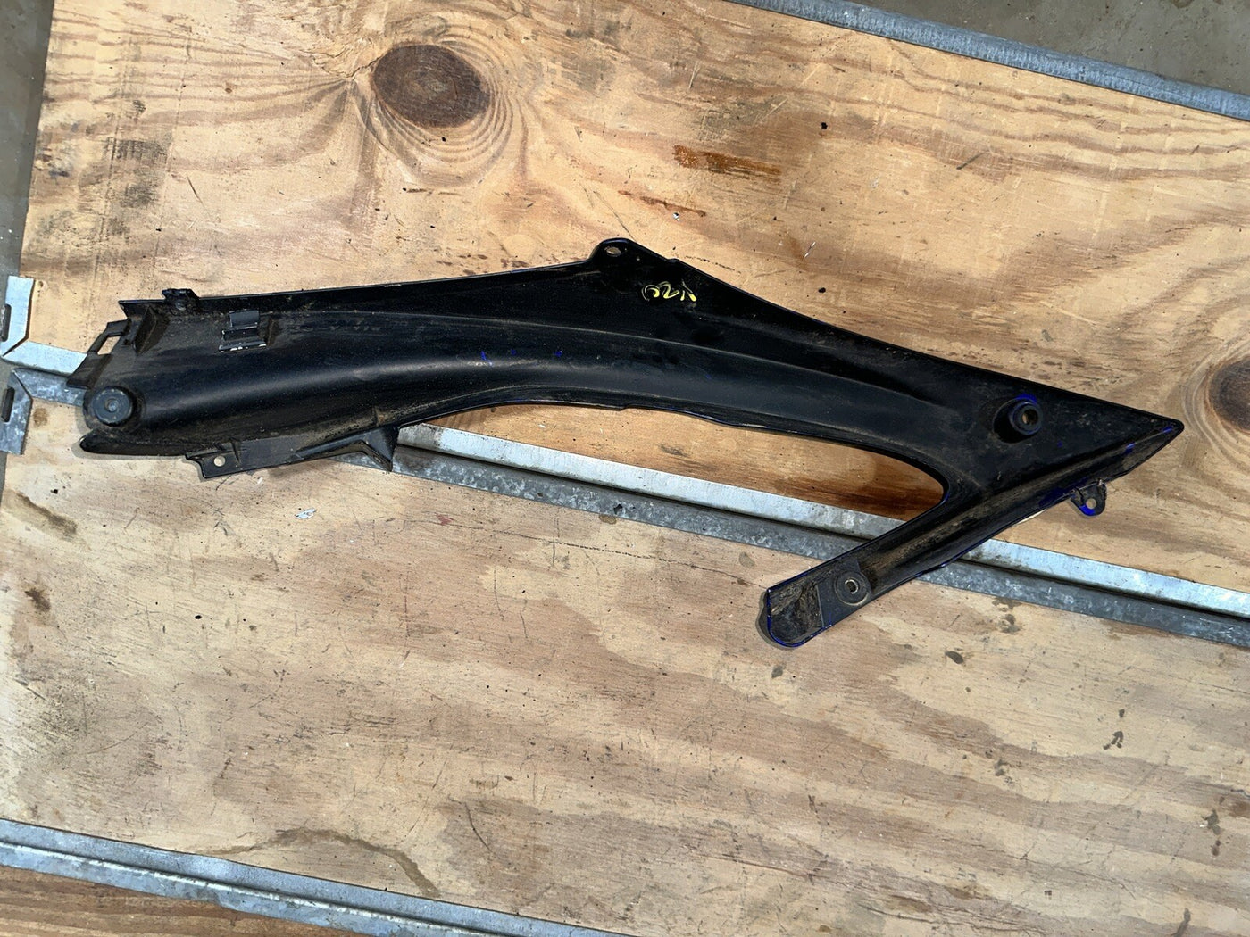 08-16 YAMAHA YZF R6 RIGHT UPPER MID SIDE FAIRING COWL PLASTIC 