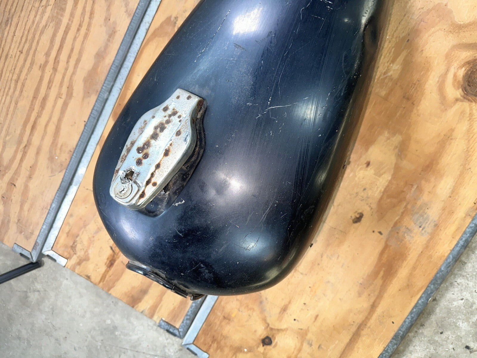 1978 Yamaha XS 650 Gas Fuel Tank 2F0-24110-00-01 1978