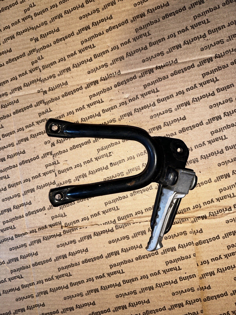 89 99 Yamaha FZR 600  Right Rear Foot Peg with Bracket 3HE-2742L-01-00